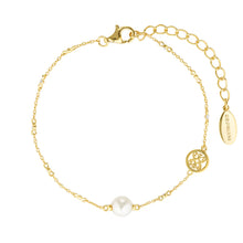 Load image into Gallery viewer, Red Carpet Globe Pearl Bracelet