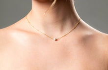 Load image into Gallery viewer, Gold Red Carpet Globe Pearl Necklace