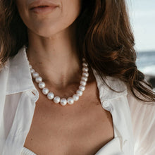 Load image into Gallery viewer, Penelope Pearl Necklace