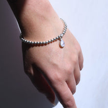Load image into Gallery viewer, Stretchy Ball Bracelet With Pear Moonstone
