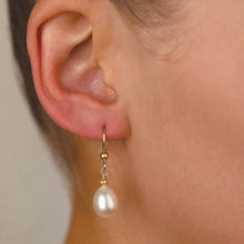 Load image into Gallery viewer, Oval Freshwater Pearl Earrings.
