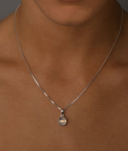 Load image into Gallery viewer, Moonstone Round Necklace On Box Chain
