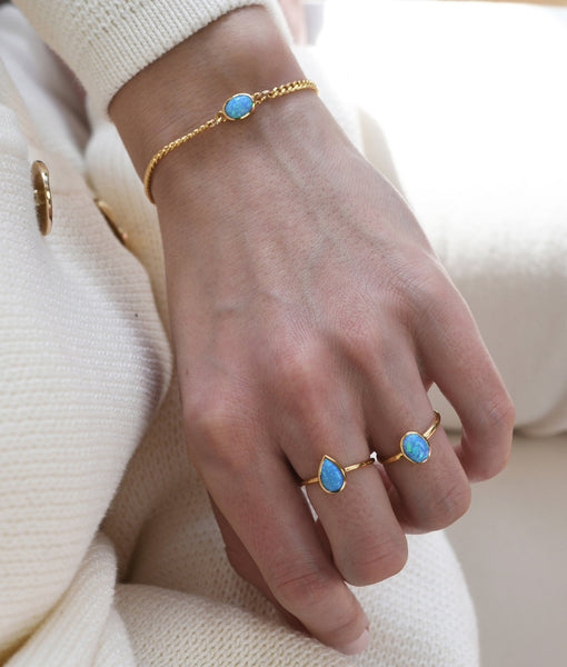 Blue Oval Czelline Opal Bracelet