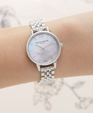 Load image into Gallery viewer, Mother of Pearl Silver Metal Link Watch
