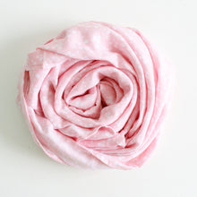 Load image into Gallery viewer, Muslin Swaddle Daisy Print Pink
